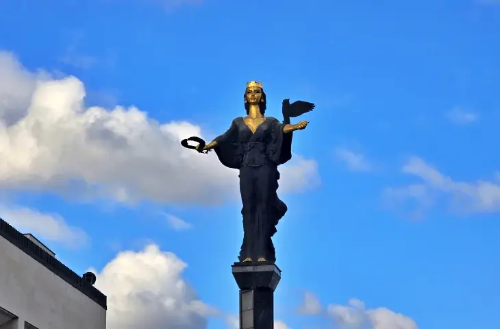 Sofya Heykeli Statue of Sofia Bulgaristan